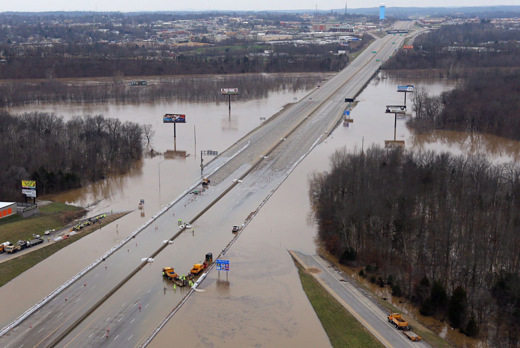 Historic flooding on the Meramec River closes Interstate 55